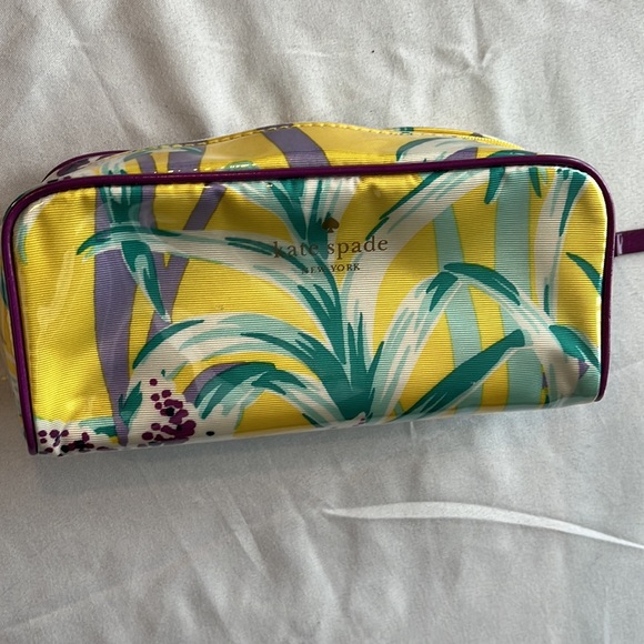 ✨Host Pick ✨ Kate Spade cosmetic bag set - Picture 3 of 5
